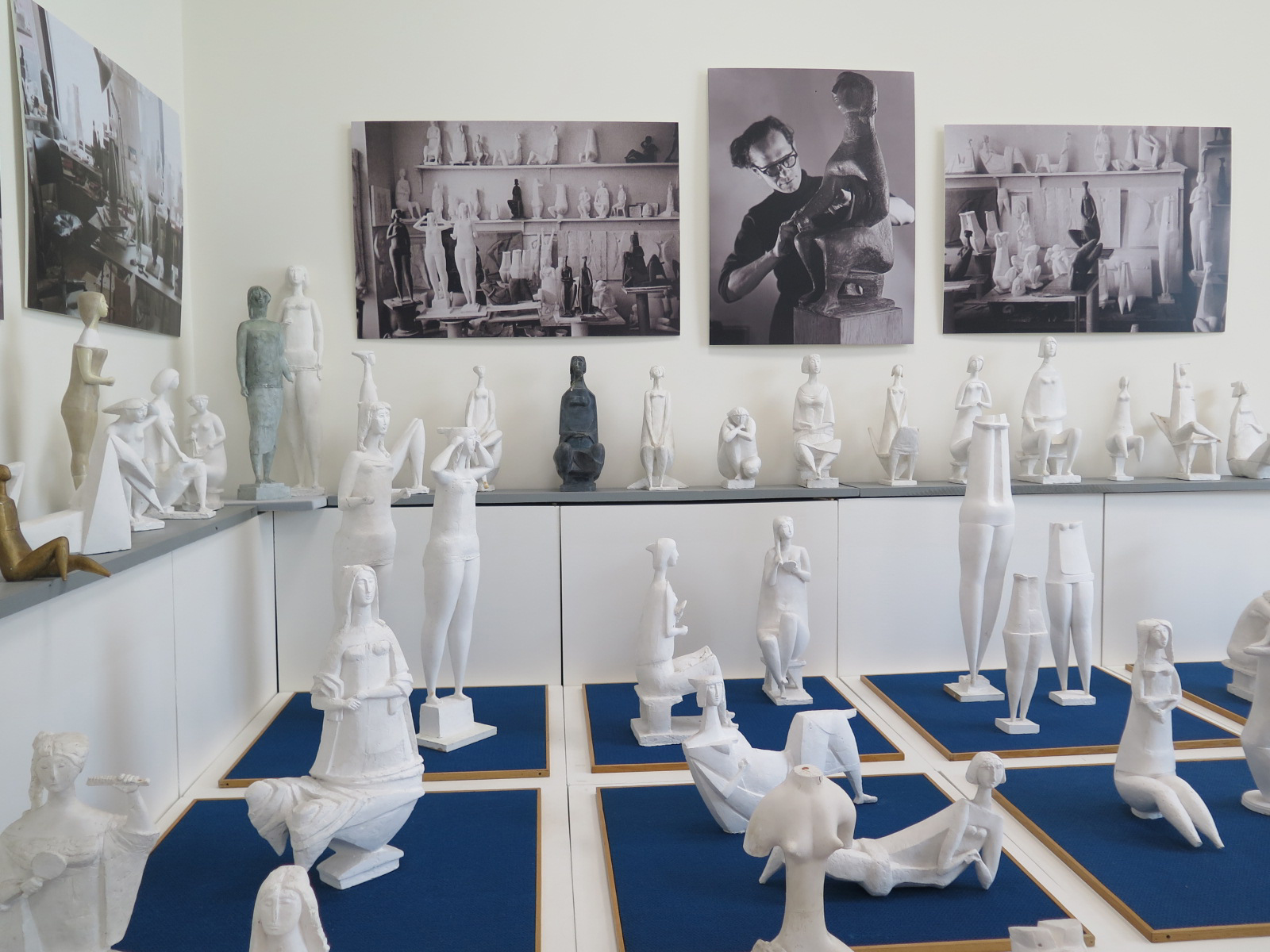 Galerijos ekspozicija su skulptūromis