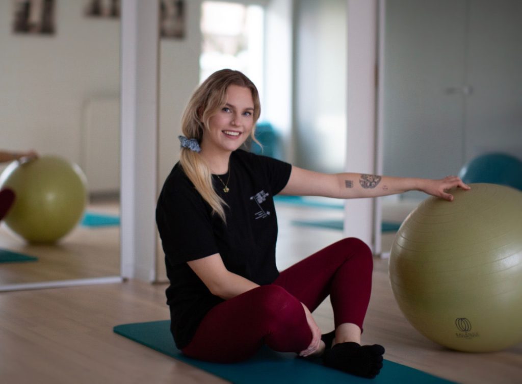 Pilateso trenerė su kamuoliu, Pilates Namai