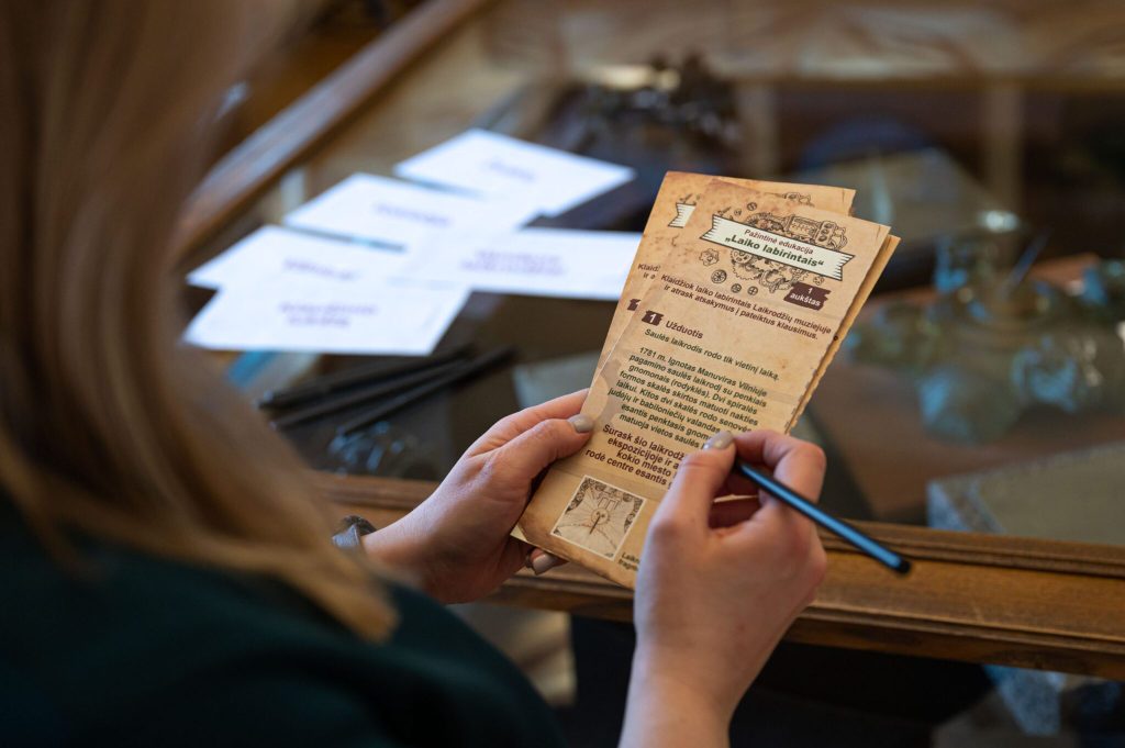 LNDM Prano Domšaičio galerija ir Laikrodžių muziejus kviečia senjorus į edukacinius užsiėmimus ir ekskursijas