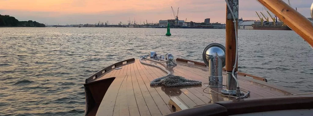 Pleasure Boat Rental
