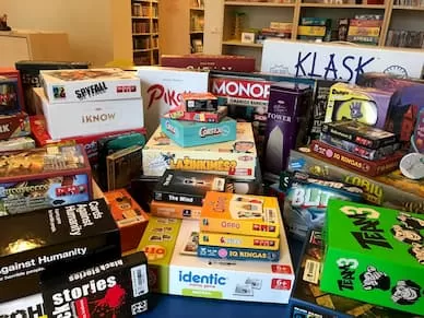 Bibliotekoje populiariausių stalo žaidimų pasirinkimas