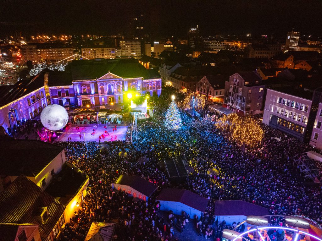 In Klaipėda, a unique rotating Christmas tree has been lit up