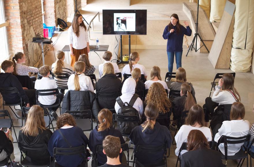Paauglių literatūros festivalis „Juoda – Balta“ sugrįžta