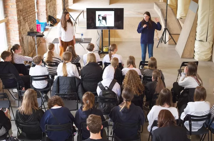 Paauglių literatūros festivalis „Juoda – Balta“ sugrįžta