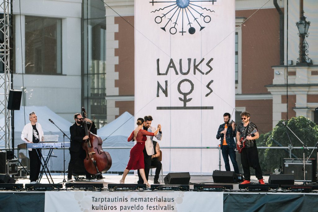 Į Klaipėdą sugrįžta tarptautinis nematerialaus kultūros paveldo festivalis „Lauksnos“ – penkios dienos pasaulio tradicijų