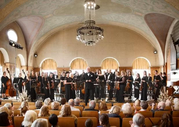 Klaipėdos valstybinio muzikinio teatro sezono pradžiai – lyg brangakmenis nugludintas simfoninės muzikos koncertas 